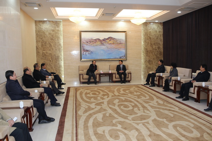 11程光旭校长等校领导会见方玮峰主任一行.JPG