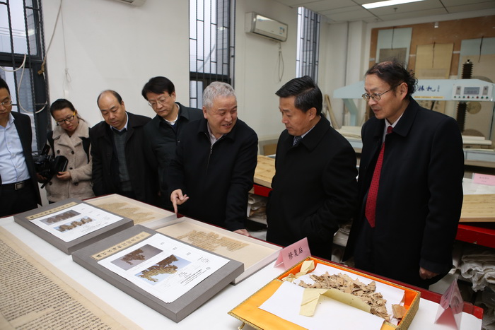 99参观历史文化遗产保护教育部工程研究中心.JPG